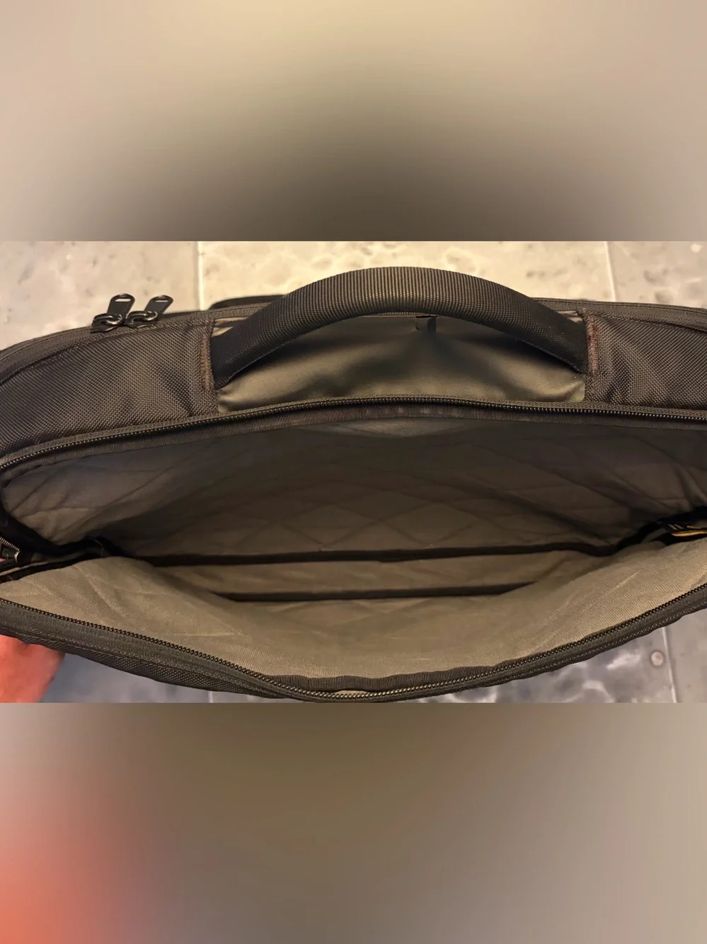 TIMBUK2 Core Briefcase Laptop Messenger Bag Black Used